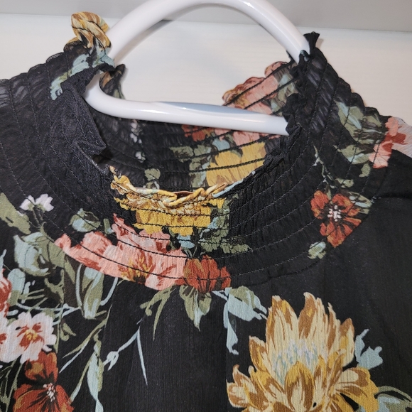 Sleeveless Mock Neck - Picture 2 of 7